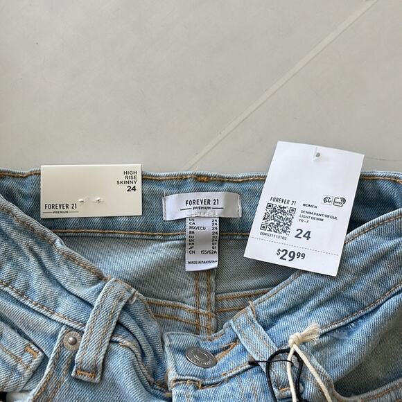 NEW Forever 21 Premium Distressed High Rise Light Denim Skinny Jeans SIZE 25 - Picture 10 of 10